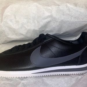 Nike Cortez color black size 10 condition new